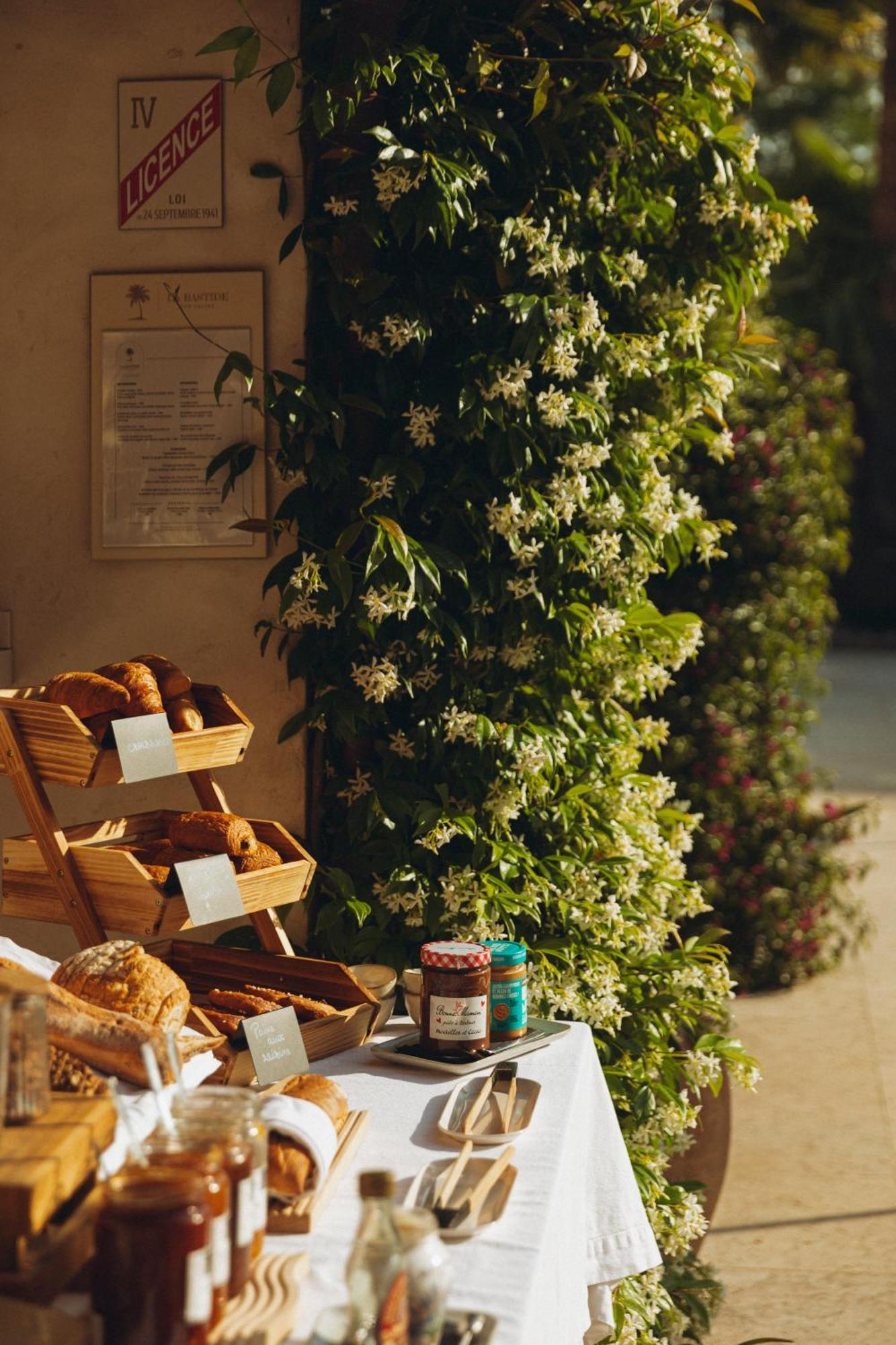 Hotel La Bastide Des Salins
